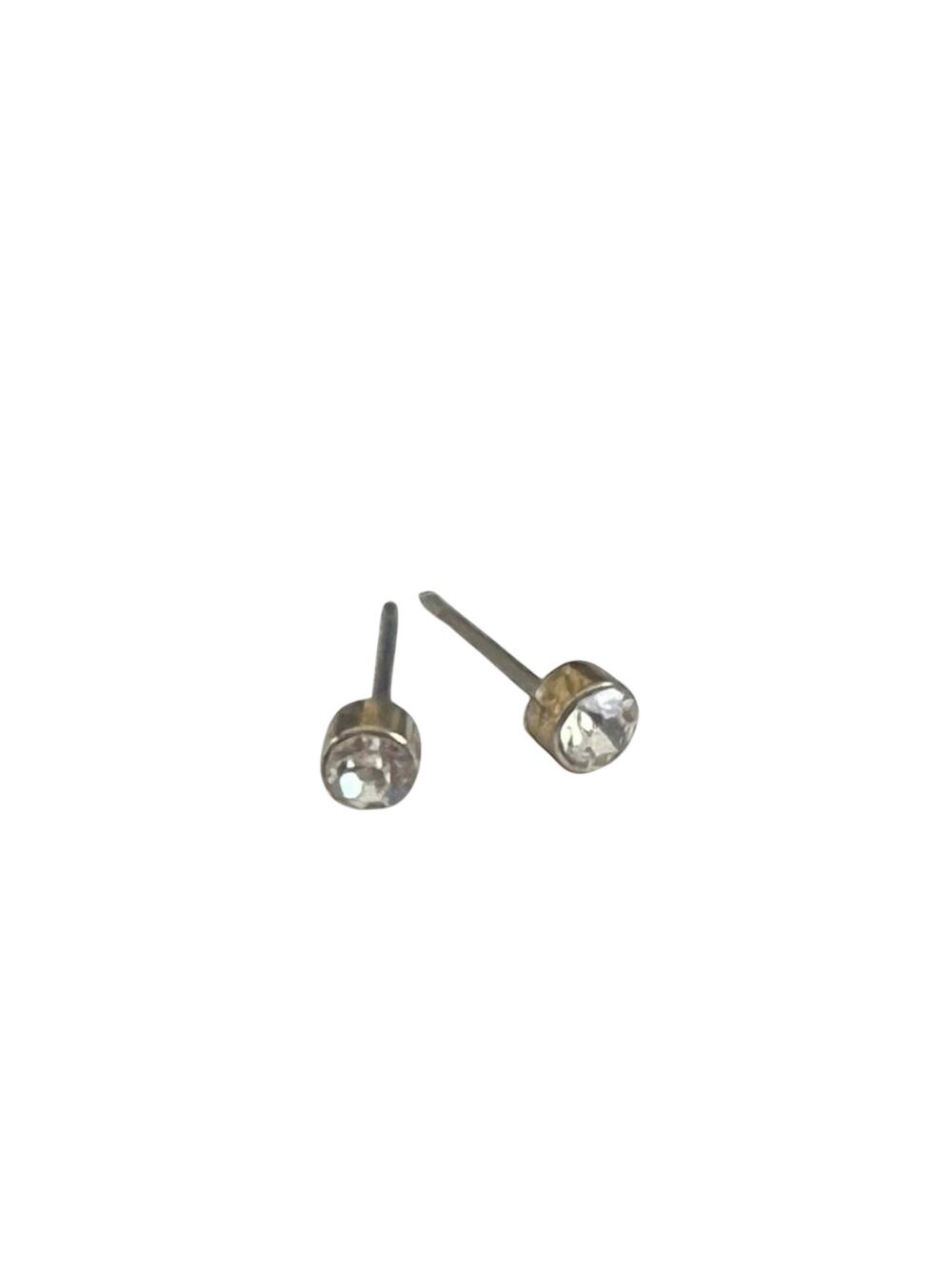 Crystal Clear Stud Earrings Silver Tone Setting Simple Stone Posts